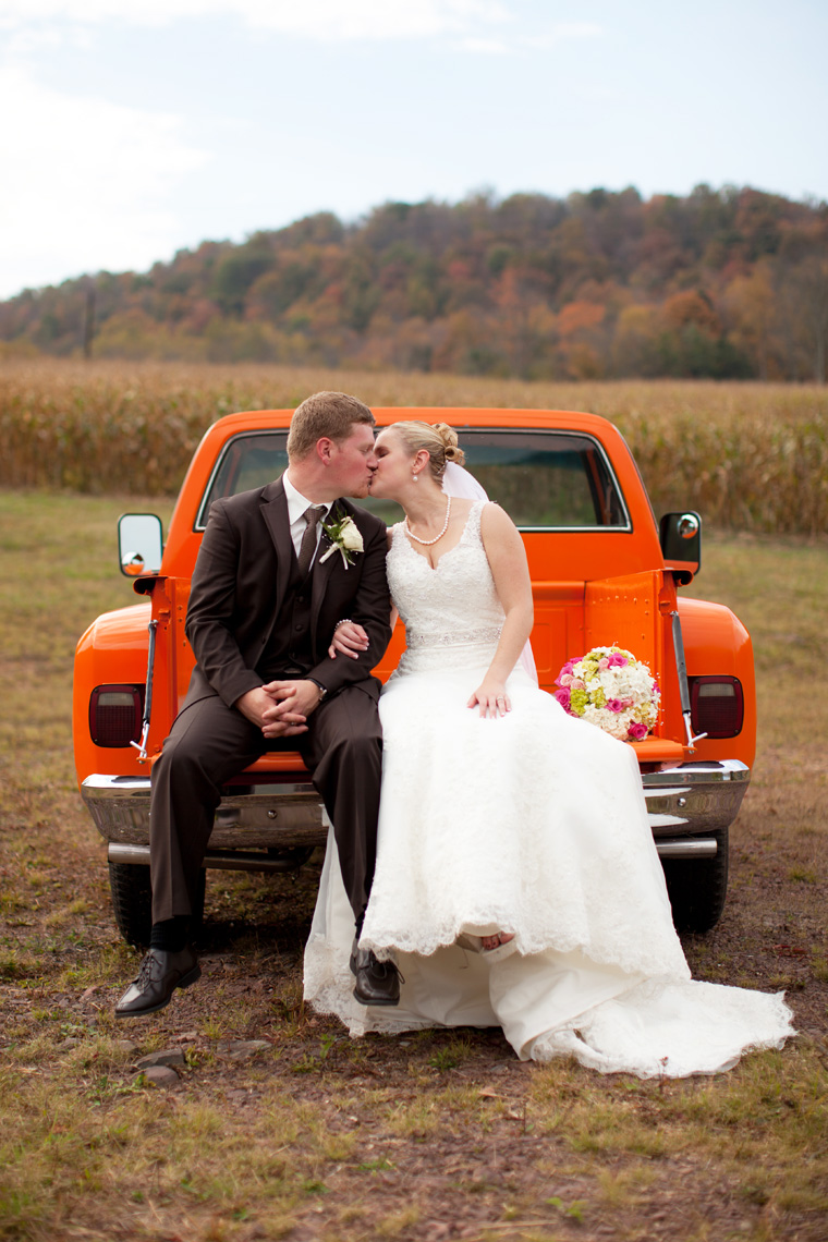 Kellie-and-Matt-PA-Barn-Wedding-Rustic-Country-Wedding-Photos (17)