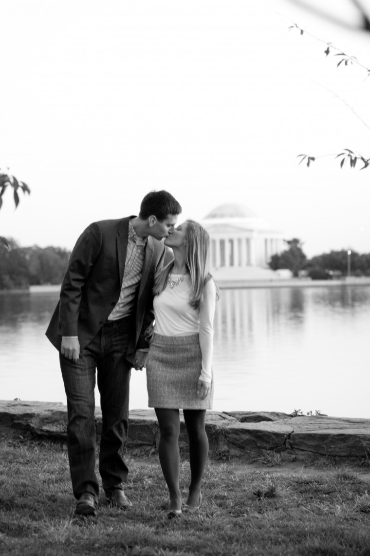 DC Engagement Session Jefferson Monument Washington DC Fall Engagement Session Photos by Liz and Ryan Photos (1)