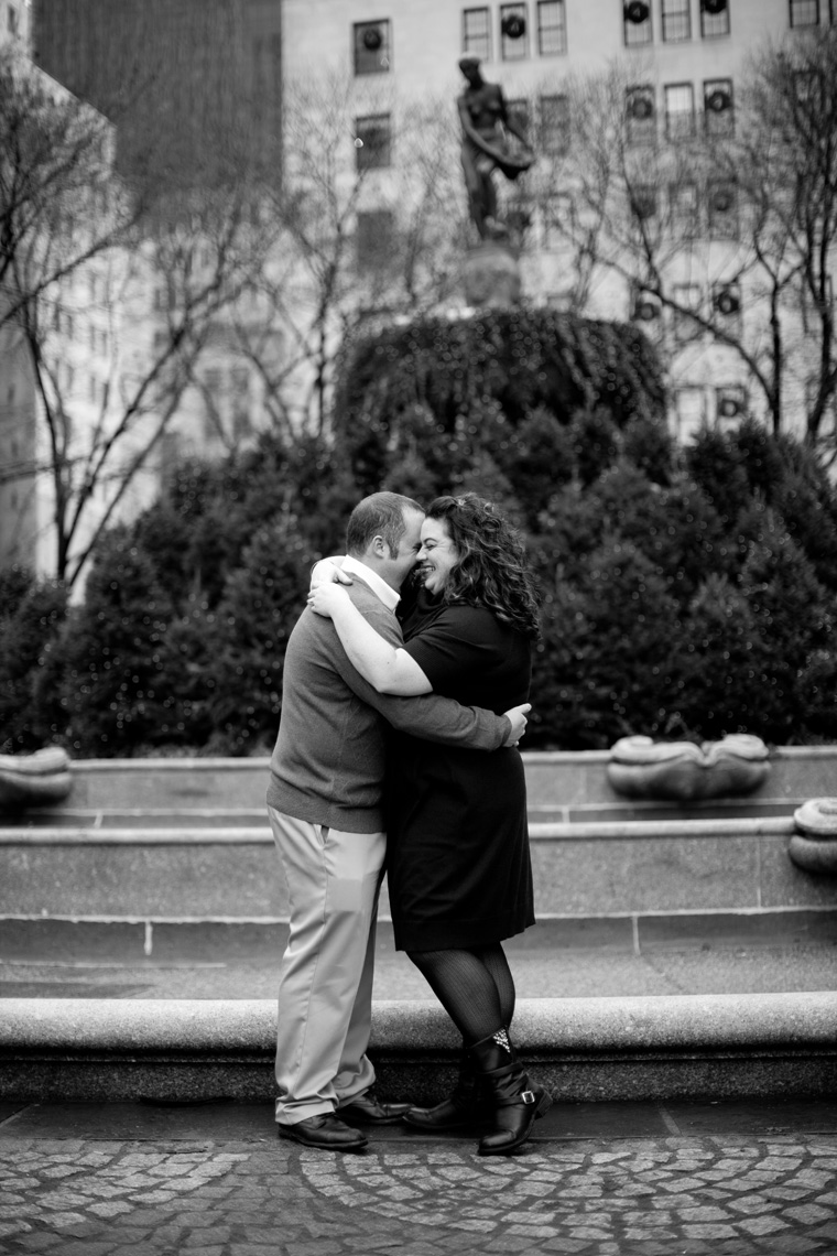Christmas Engagement Session in NYC, New York City, NY, Rockefeller Center, Christmas Tree, Central Park, Macys, Times Square, The Rockefeller Center Christmas Tree, Christmas Market, Bethesda Fountain, The Plaza, 5th Avenue, Christmas Window Displays (16)