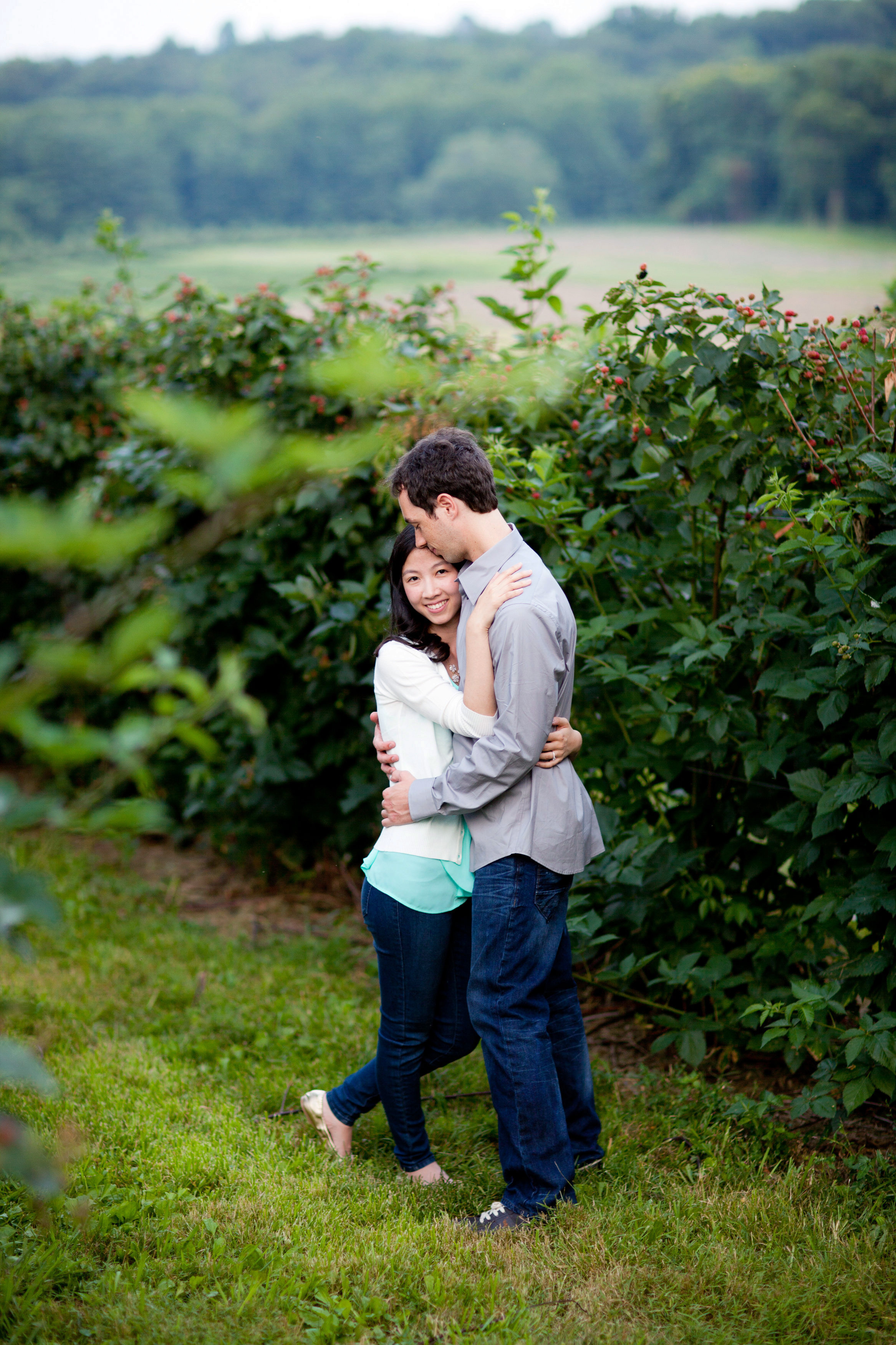 Butler's Orchard Engagement Session Photos by Liz and Ryan Farm Engagement Session Pick Your Own Farm Blueberries Blueberry Soda Blueberry Beer Picnic Engagement Session Maryland Wedding and Engagement Photography Pick Your Own Blueberries Pick Your Own Flowers Flower Fields Photos by Liz and Ryan (7)
